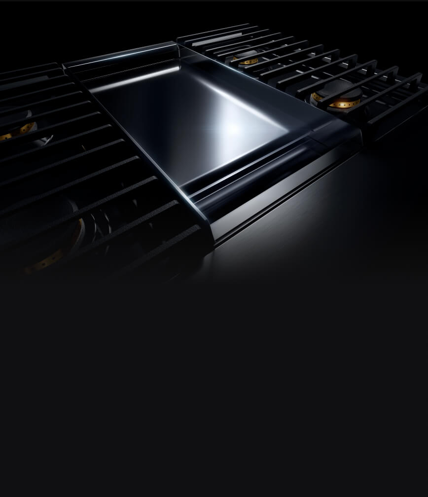 Photo du haut d'une cuisinière JennAir® de style professionnel.