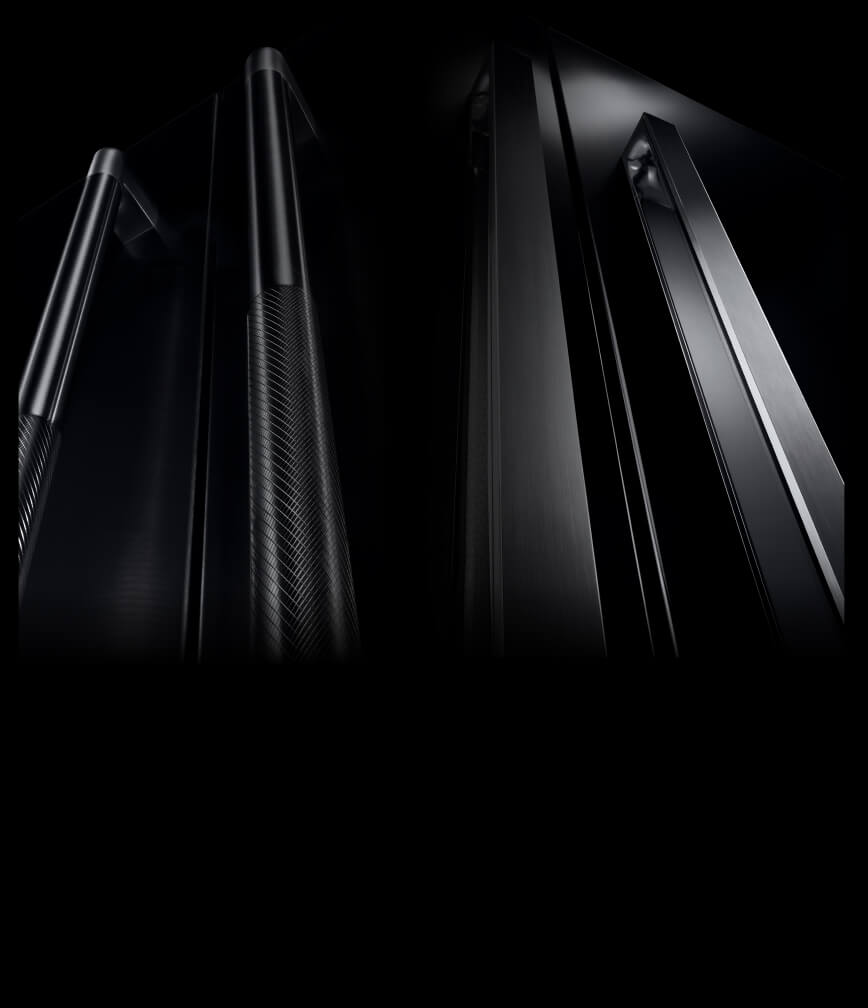Poignées de designs RISE™ et NOIR™ côte à côte.