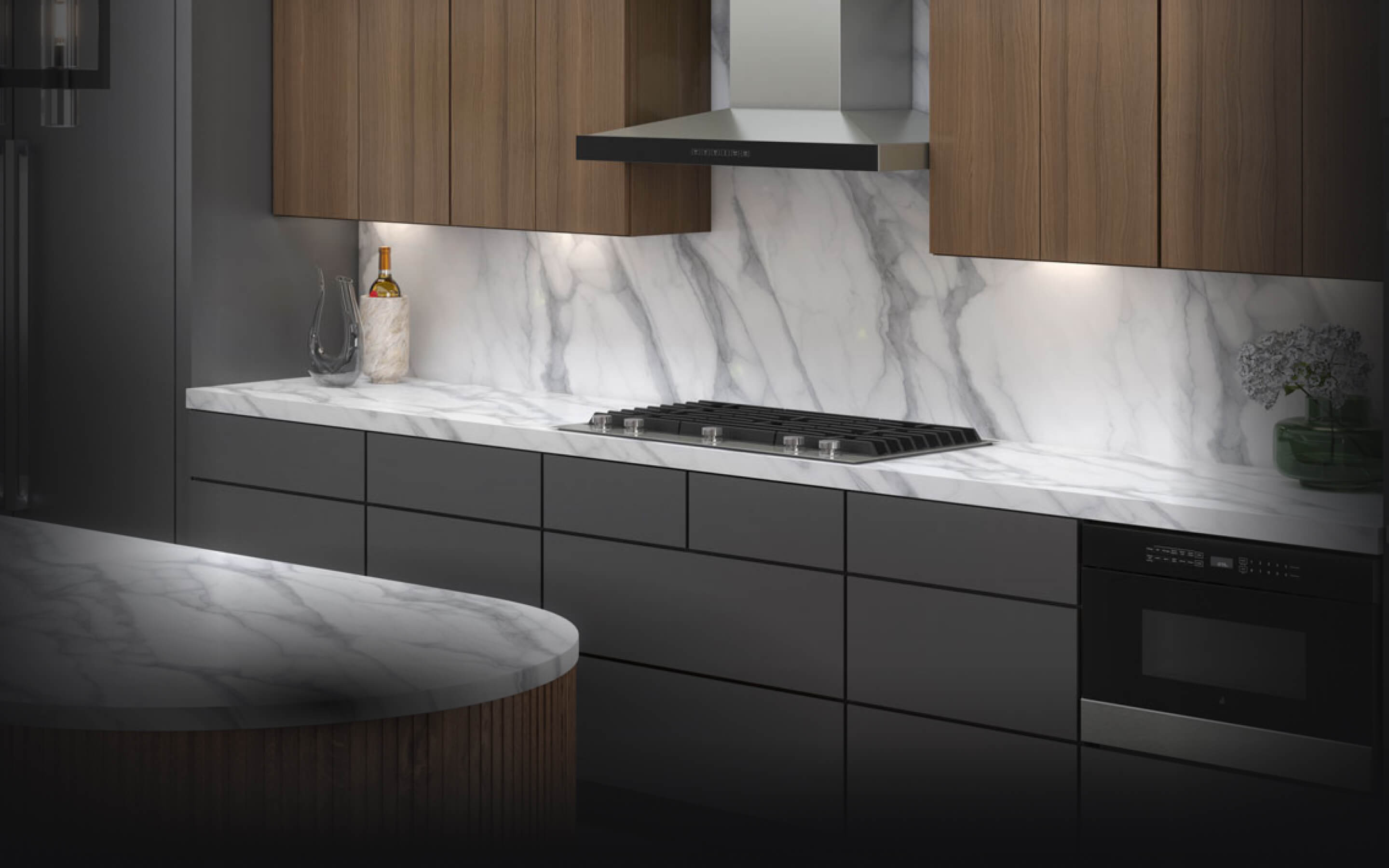 Une table de cuisson au gaz JennAir® dans une cuisine contemporaine.