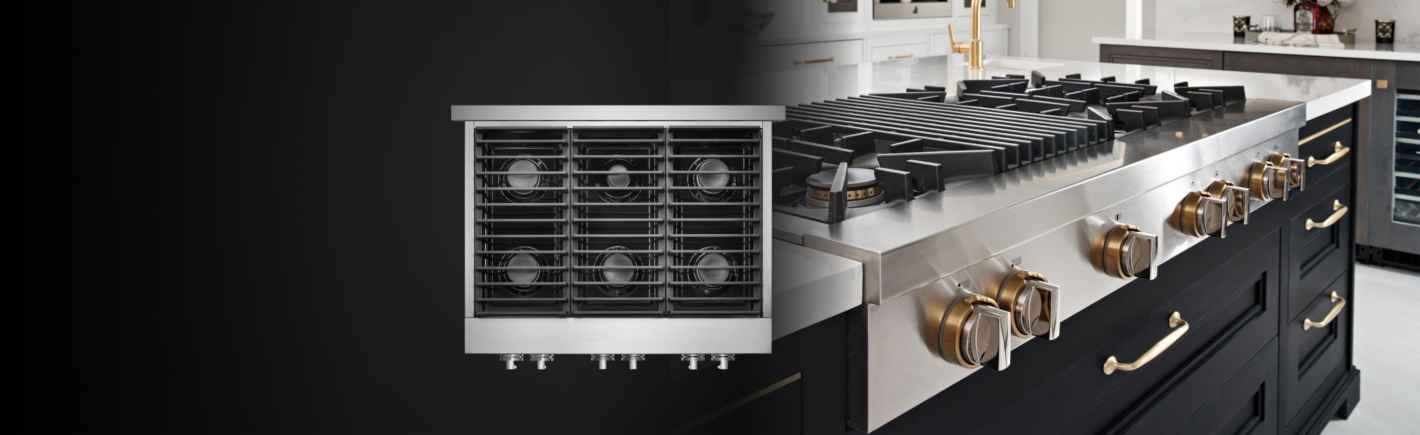 Une table de cuisson professionnelle au gaz JennAir® et une table de cuisson professionnelle au gaz JennAir® dans une cuisine aux armoires noires.