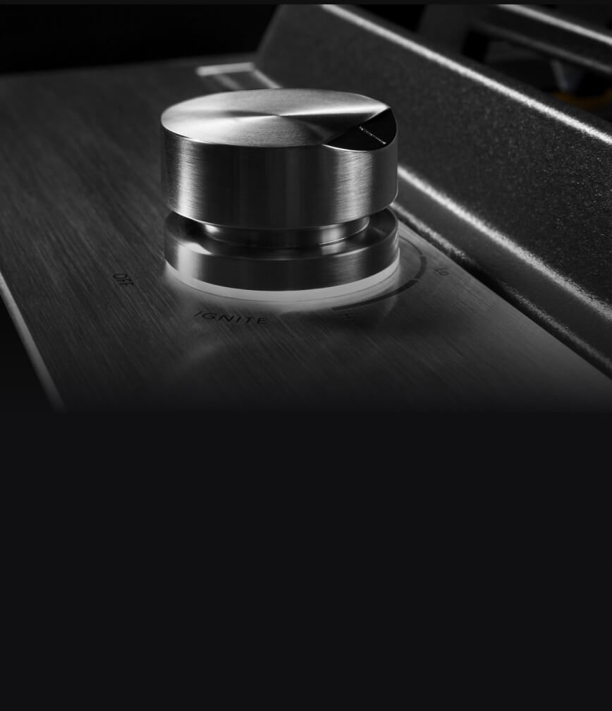 An isolated lit halo-effect knob.