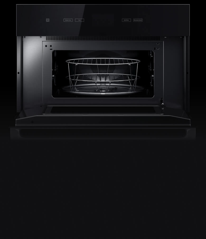 L’intérieur du four à micro-ondes ou four rapide.