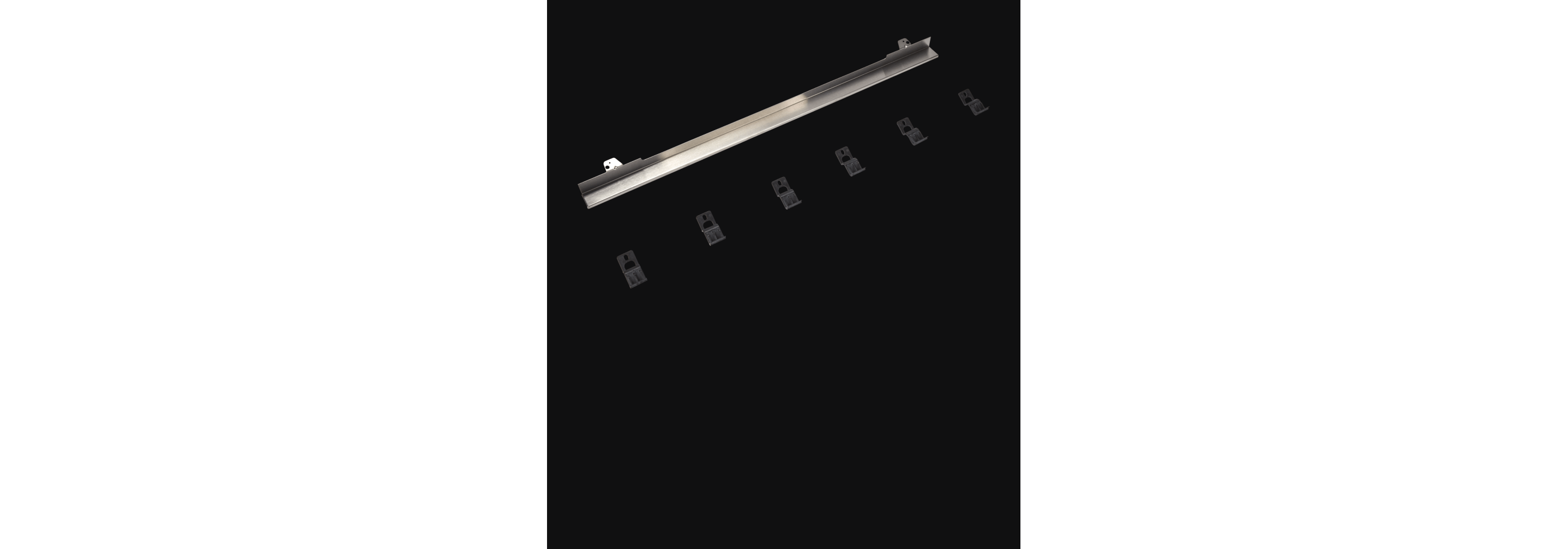 Une trousse de garniture isolée sur un fond noir.