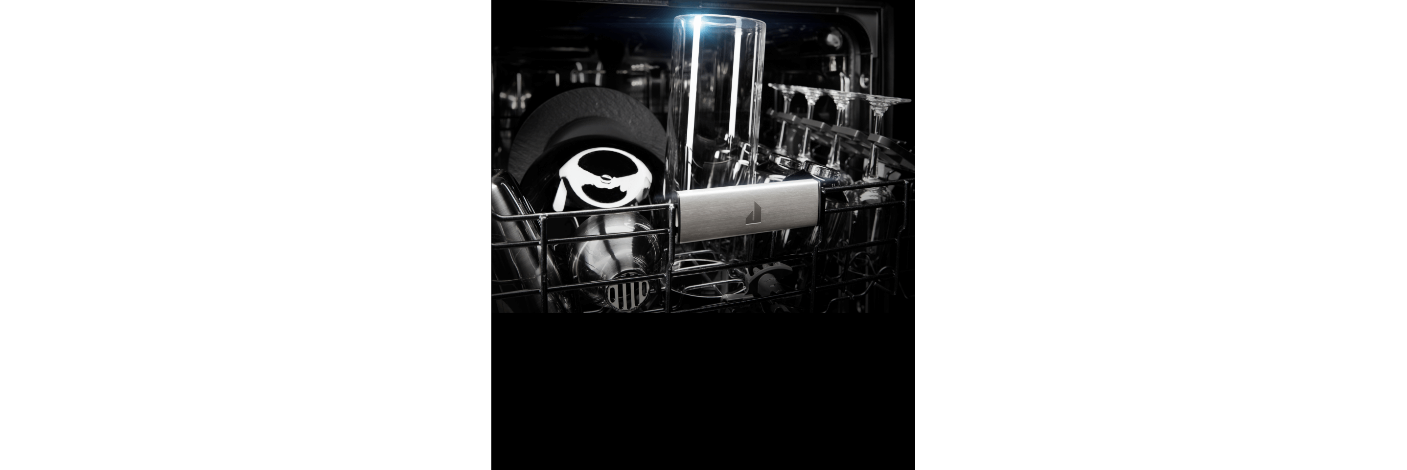 A right profile of a JennAir® NOIR™ Design dishwasher.