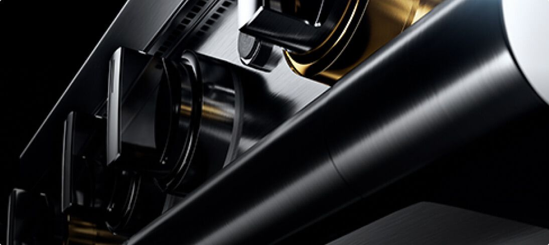 The RISE™ Design Expression knobs and handle on a JennAir® Professional-Style Range.